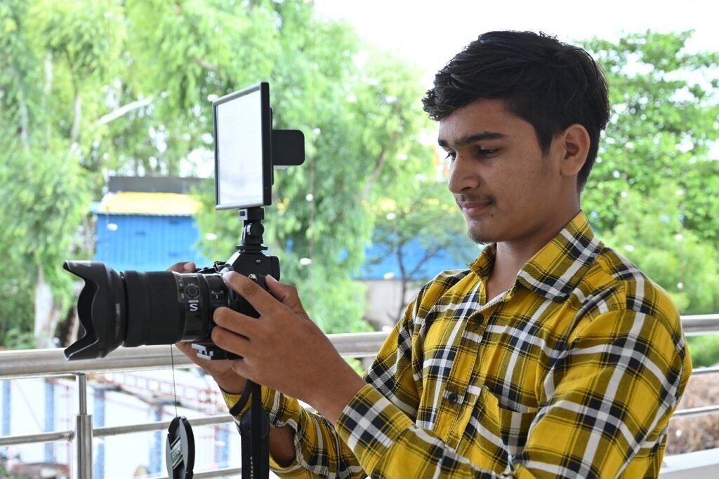 man, videographer, video making-7721794.jpg